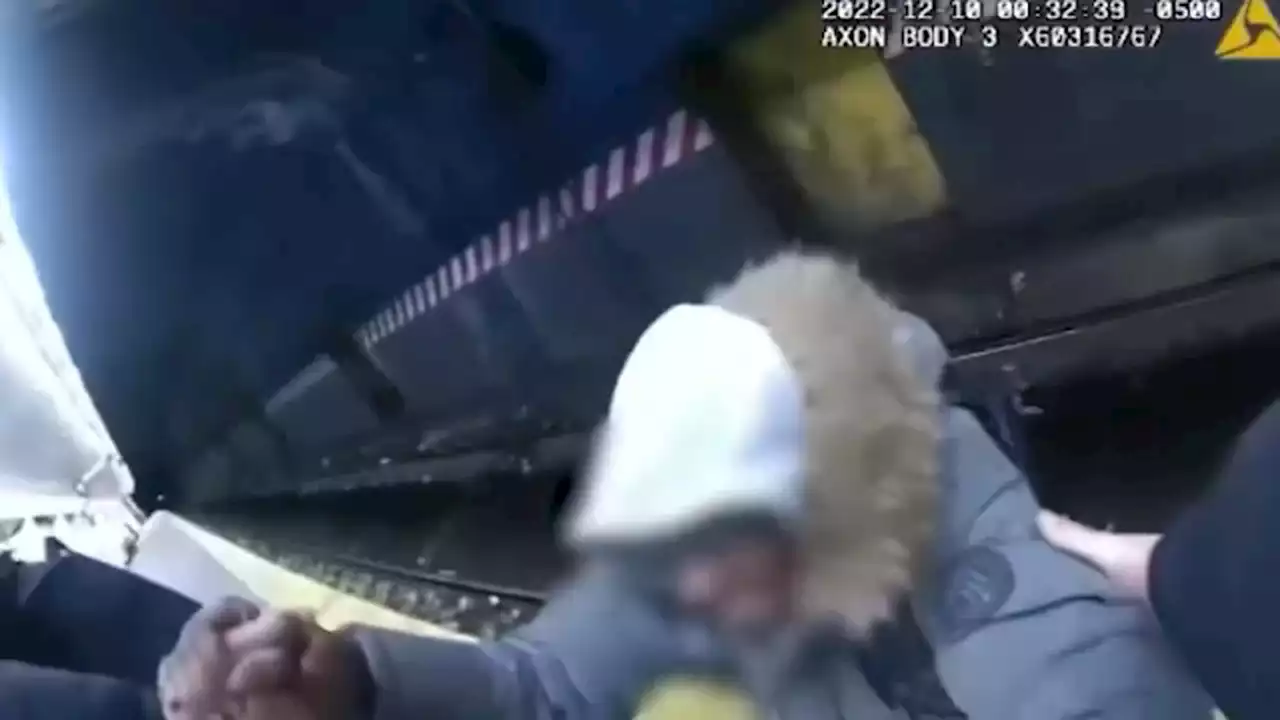 Video shows police rescuing man in Brooklyn subway after falling onto tracks