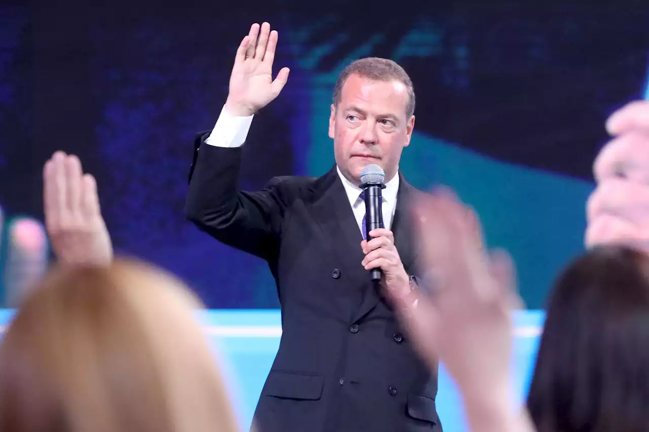 Medvedev avverte: 'Russia aumenta produzione armi più potenti'