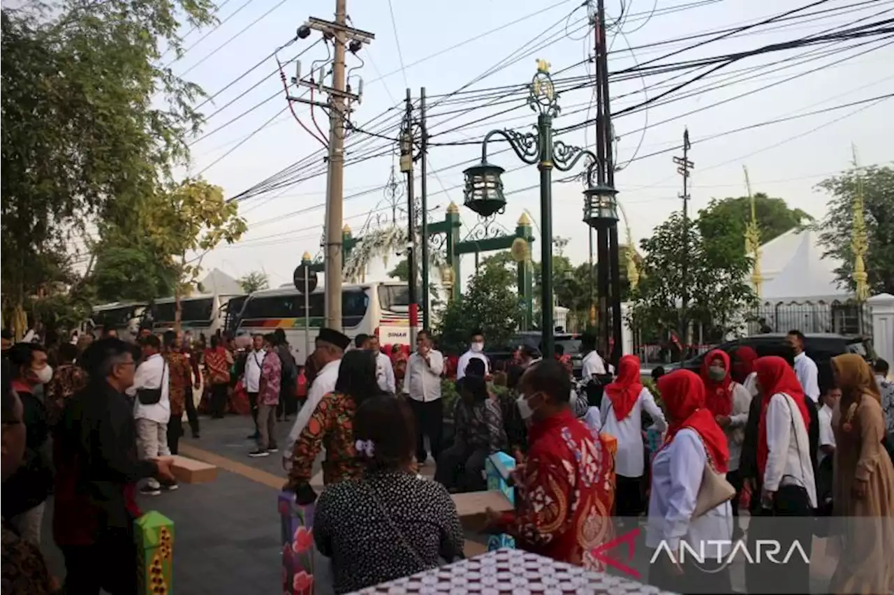 Belasan ribu relawan Jokowi ikut doakan pernikahan Kaesang-Erina