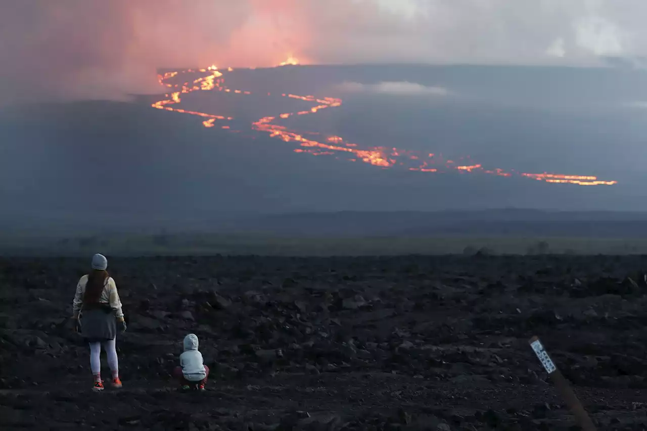 Scientists lower alert for Mauna Loa, say eruption could end