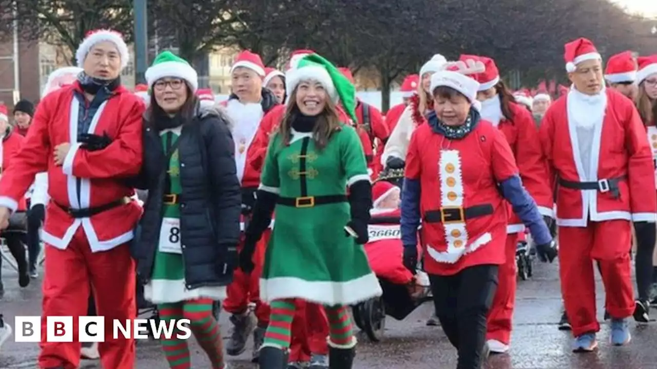 Thousands join the return of Glasgow's Santa Dash