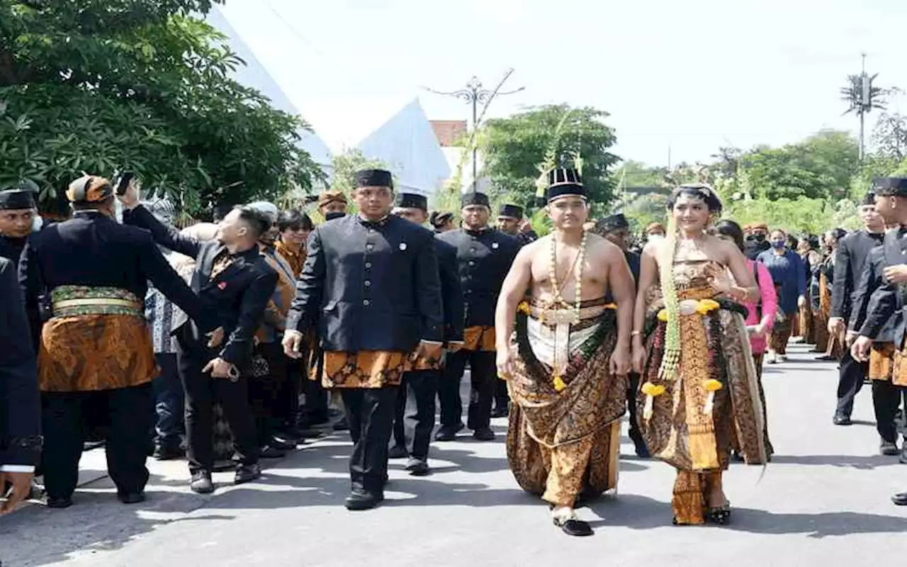 Makna dan Filosofi Pakaian Pengantin Dodot Basahan yang Dipakai Kirab Kaesang-Erina