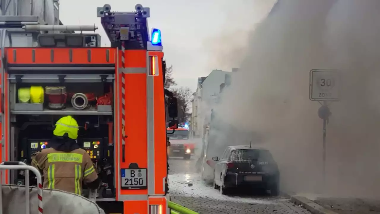 Tempelhof: Camper geht in Flammen auf