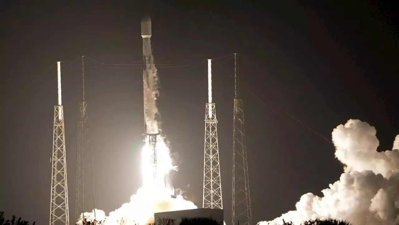 SpaceX: Rakete startet zu privater Mondmission