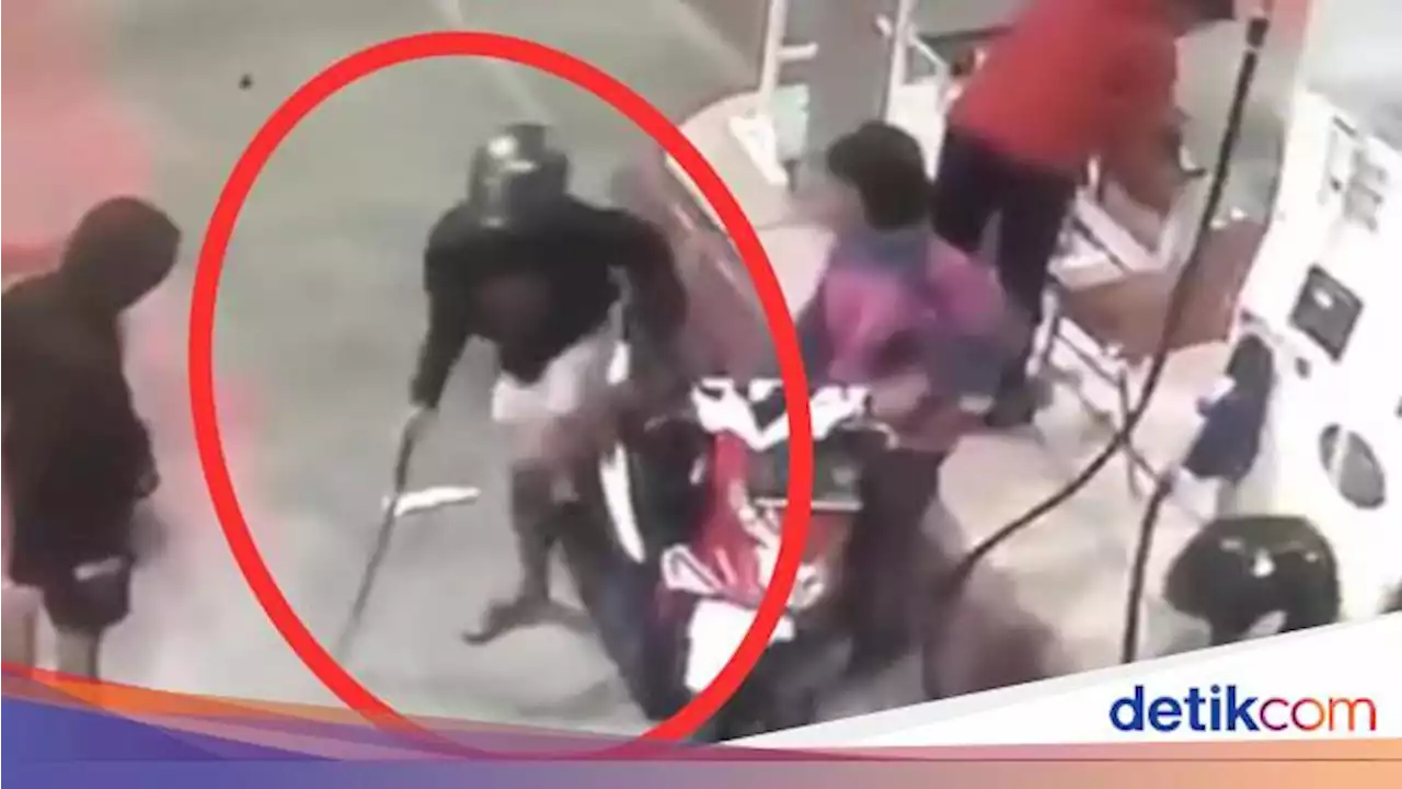 Beredar Video Pria Bawa Pedang Saat Antre BBM di SPBU Kota Madiun