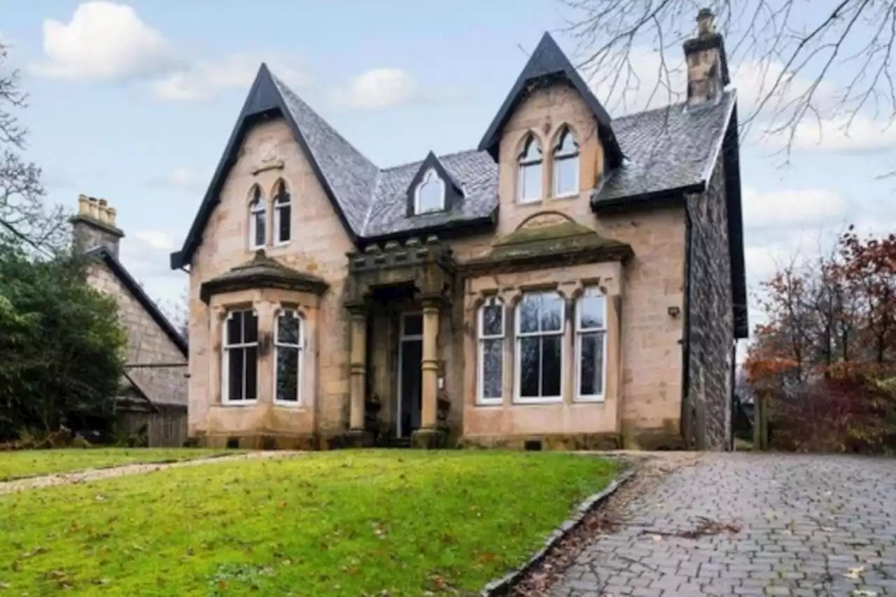 'Magnificent' house for sale in town near Glasgow for more than £800k