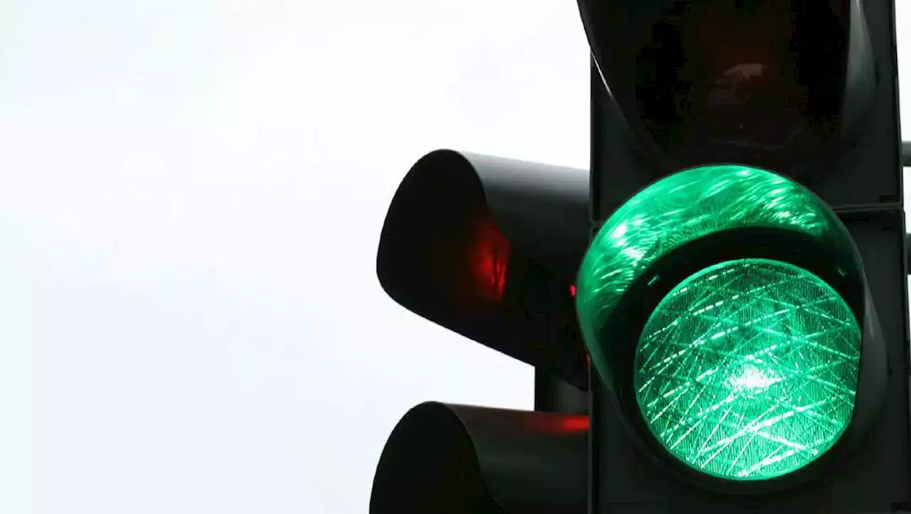 Why B.C.’s flashing green lights don’t mean the same thing as those in Ontario