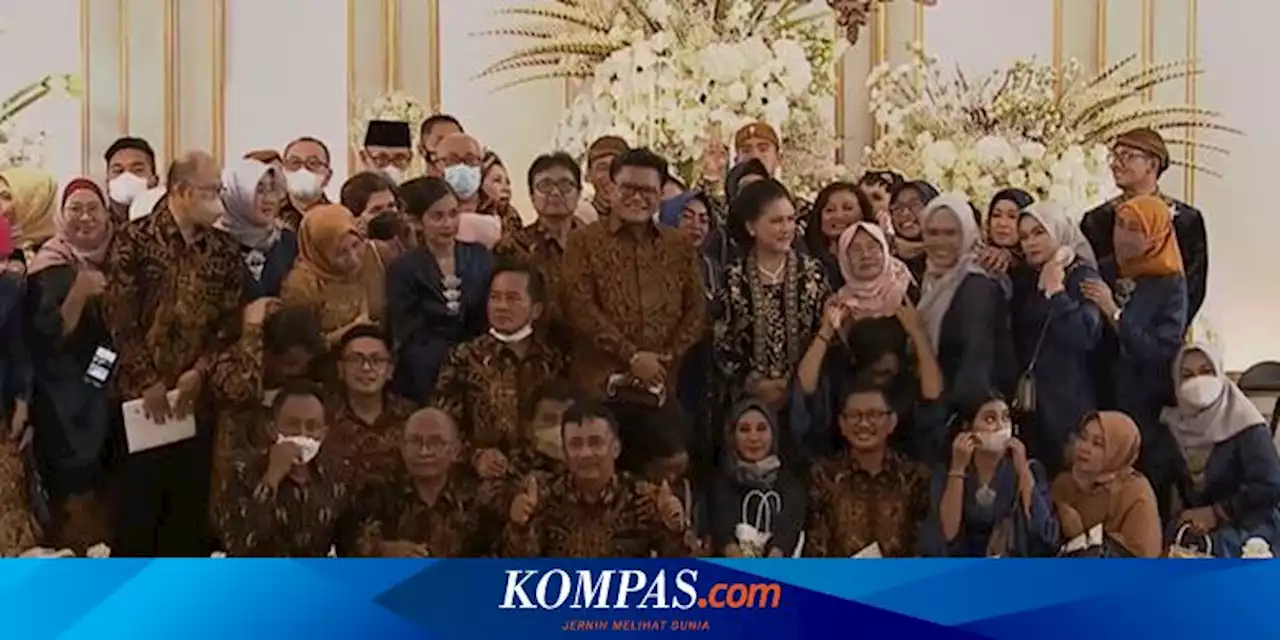 Momen Lucu Iriana Berfoto dengan 'Bestie' Tutupi Pengantin hingga Jokowi, Kaesang: Tolong untuk Ibu-ibu...