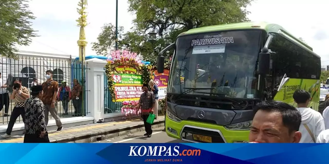 Tasyakuran Pernikahan Kaesang-Erina, Tamu Undangan Berdatangan ke Pura Mangkunegaran Pakai Shuttle Bus