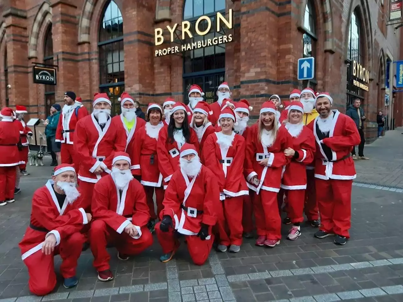 Live updates from Big Leeds Santa Dash as pictures show first of 500 Santas cross finish line in city centre