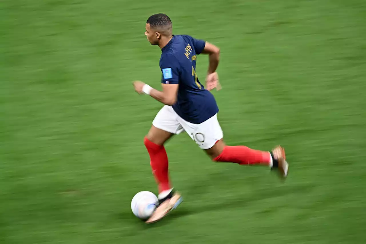 Cette photo de Mbappé face à six Anglais est-elle authentique ?