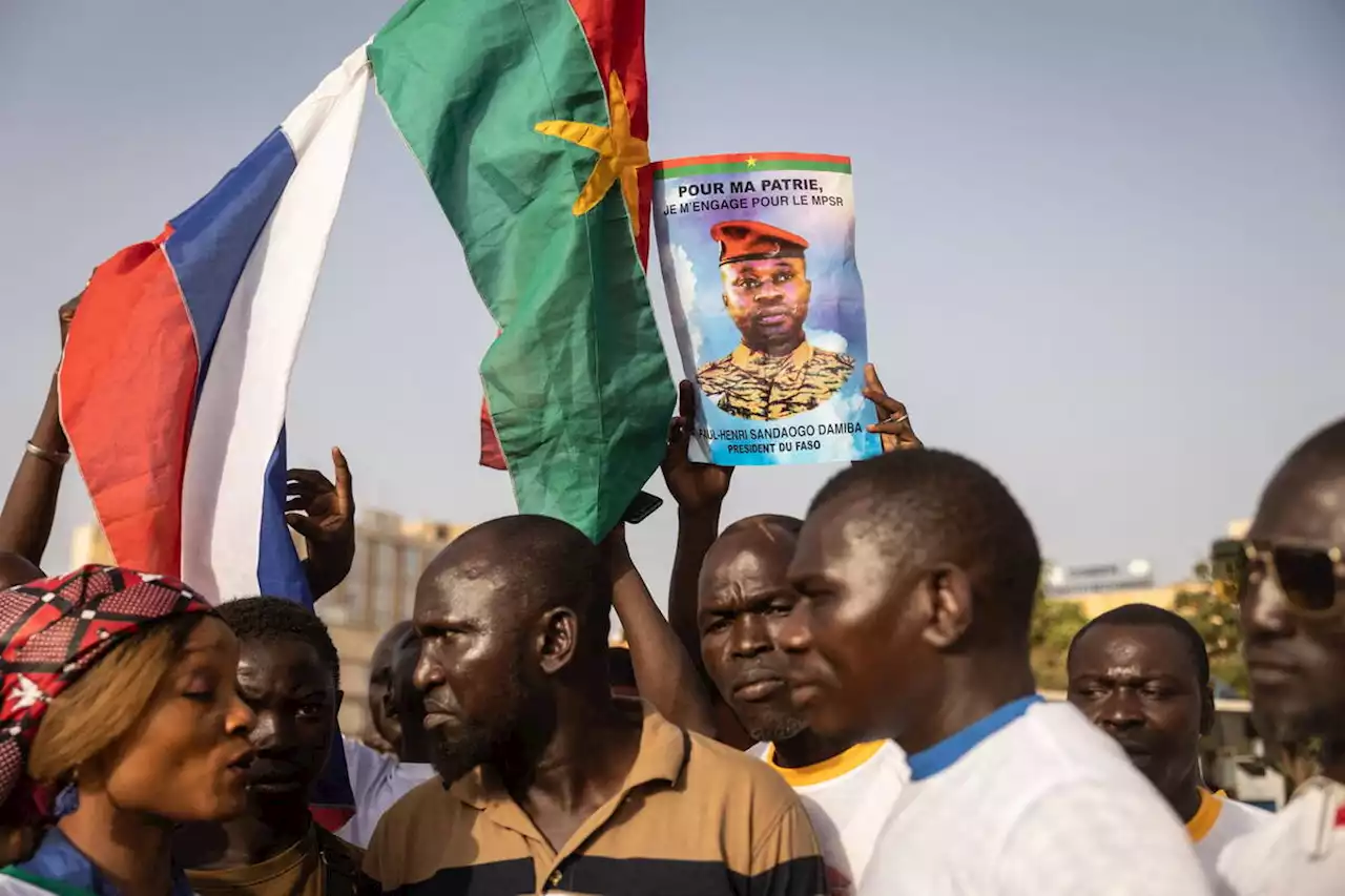 Derrière les vuvuzelas, ces néo-panafricanistes qui soufflent sur la transition à Ouagadougou