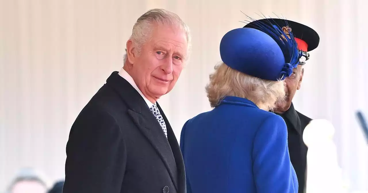 «Pouvons-nous la ramener ?» : en vidéo, le roi Charles III s'impatiente lors d'un bain de foule et fulmine contre Camilla