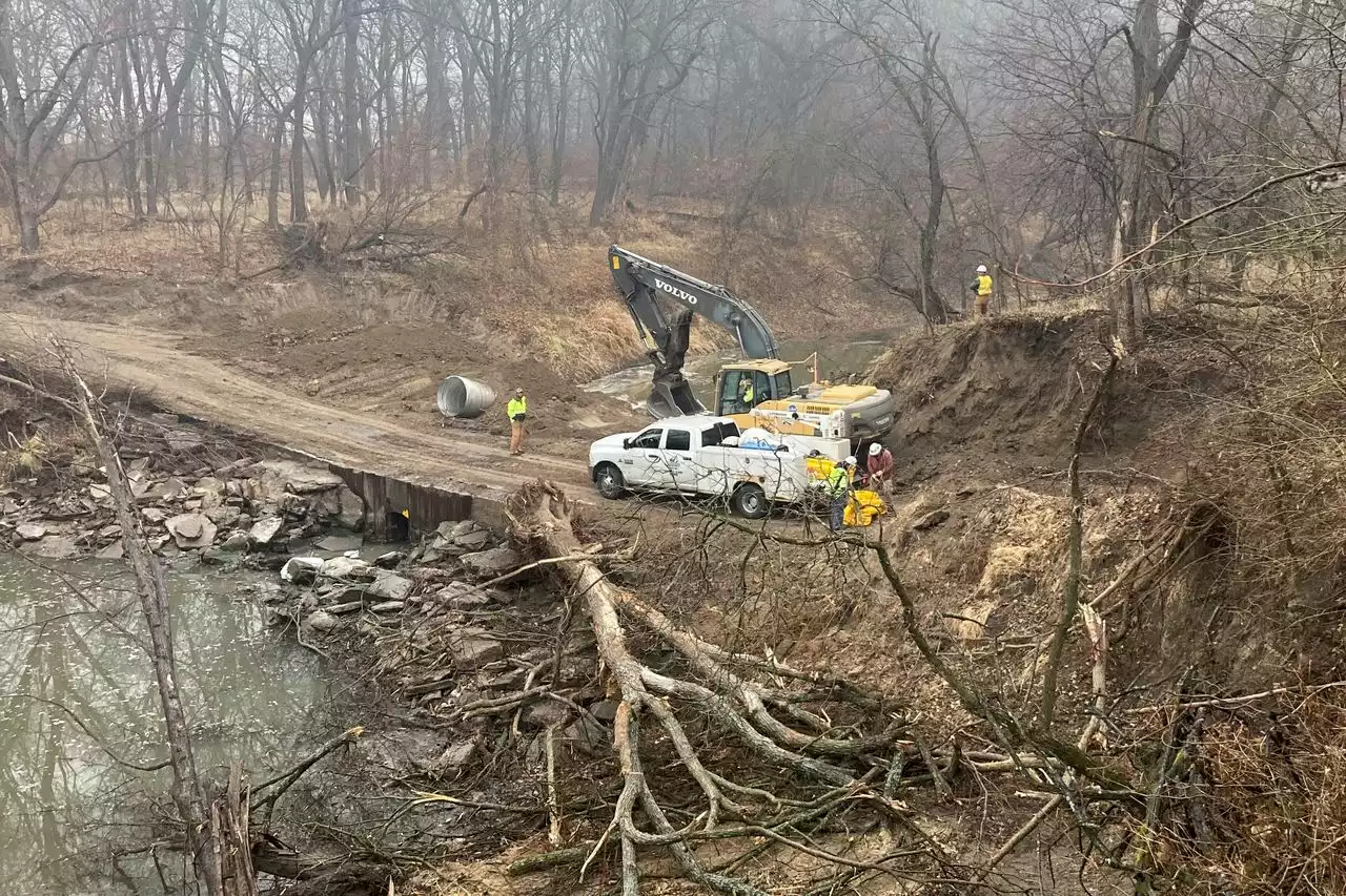 Oil spill in rural Kansas creek shuts down Keystone pipeline