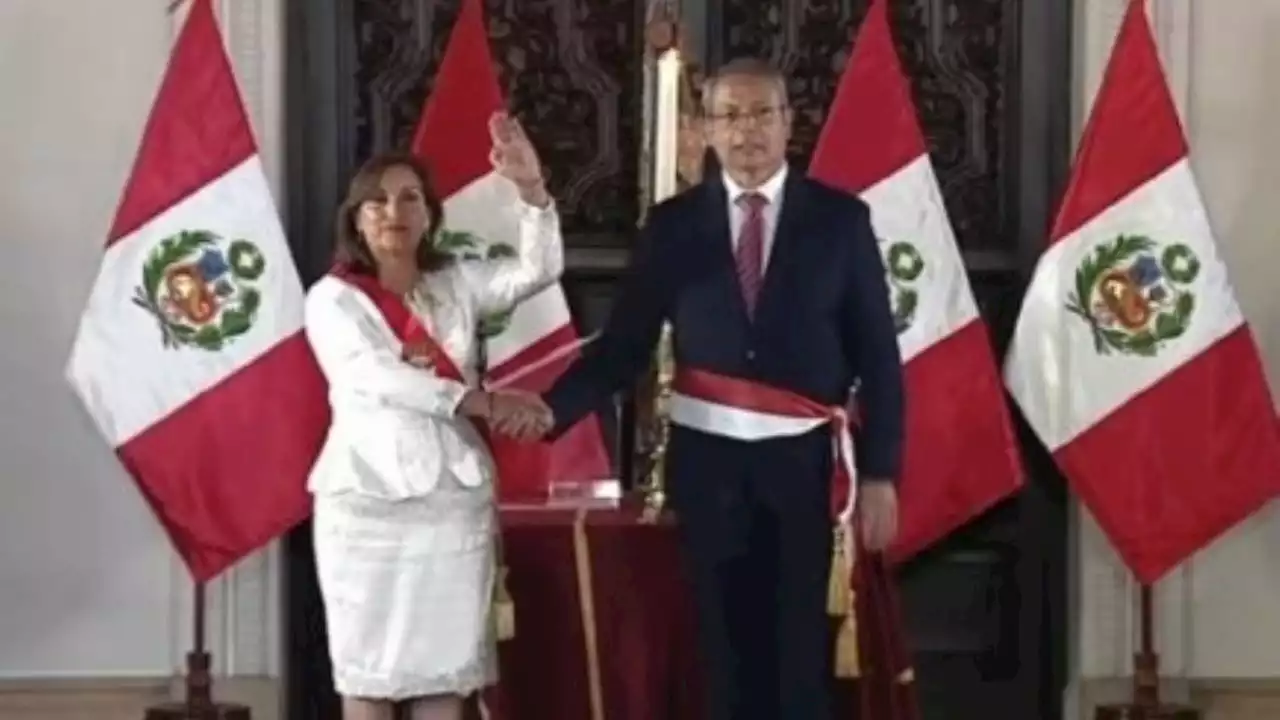 La presidenta Boluarte toma juramento al nuevo gabinete peruano con Pedro Angulo como primer ministro