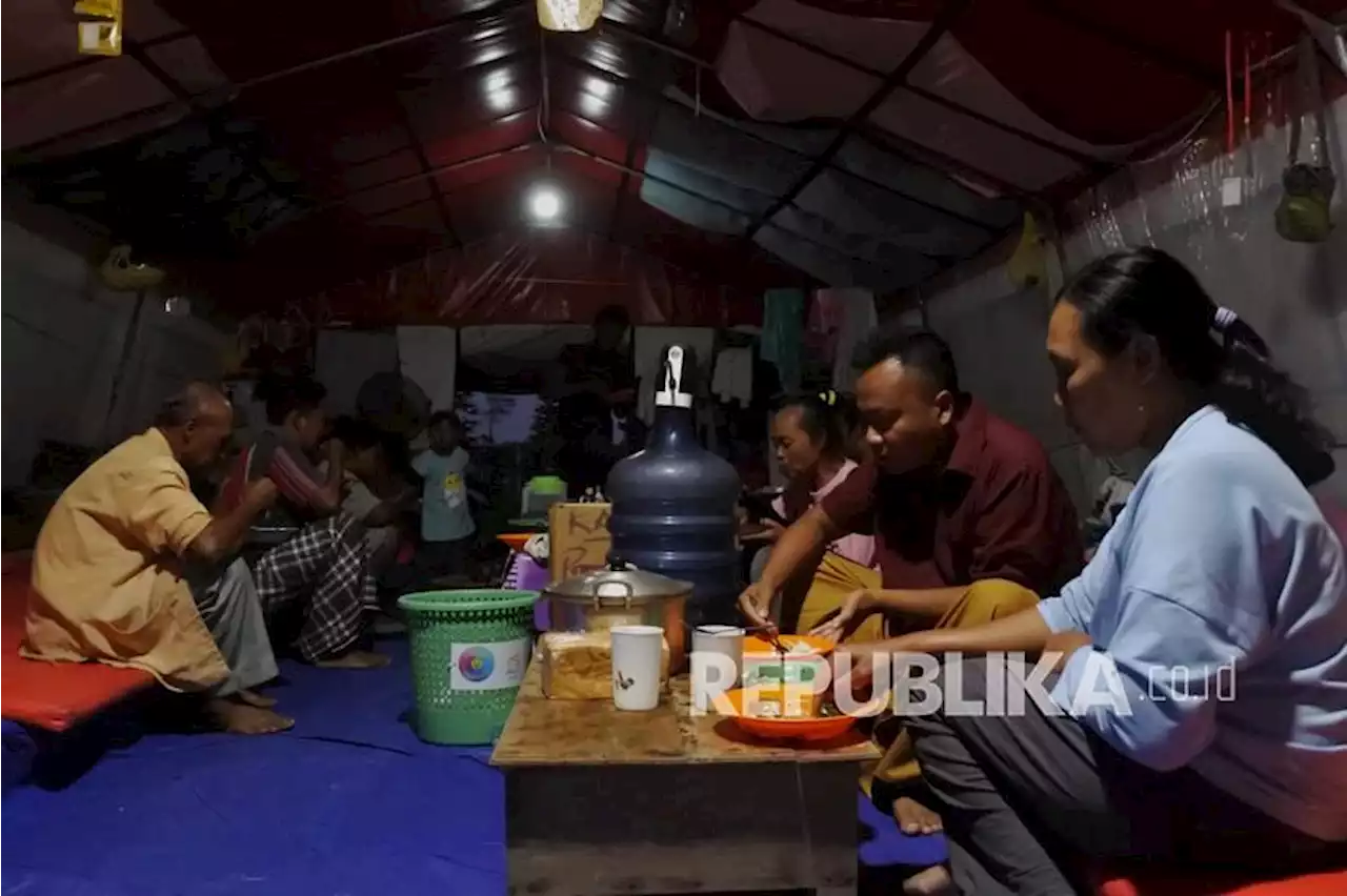 Dapur Bergerak PLN Layani 800 Porsi Makanan Pengungsi Semeru |Republika Online