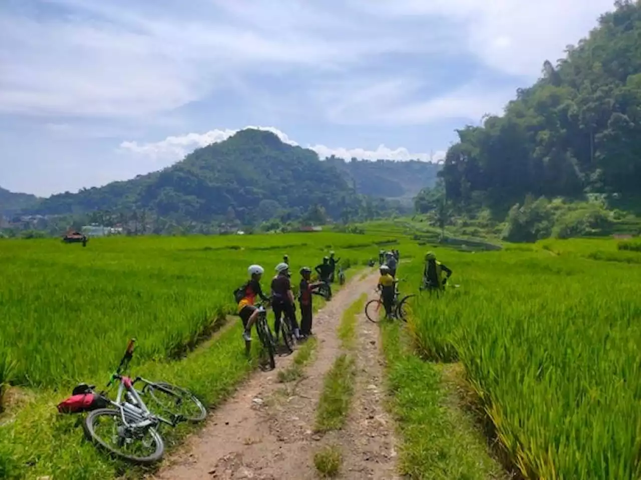 Pesepeda Nikmati Panorama Trek Republik Gobar Etape #2 |Republika Online