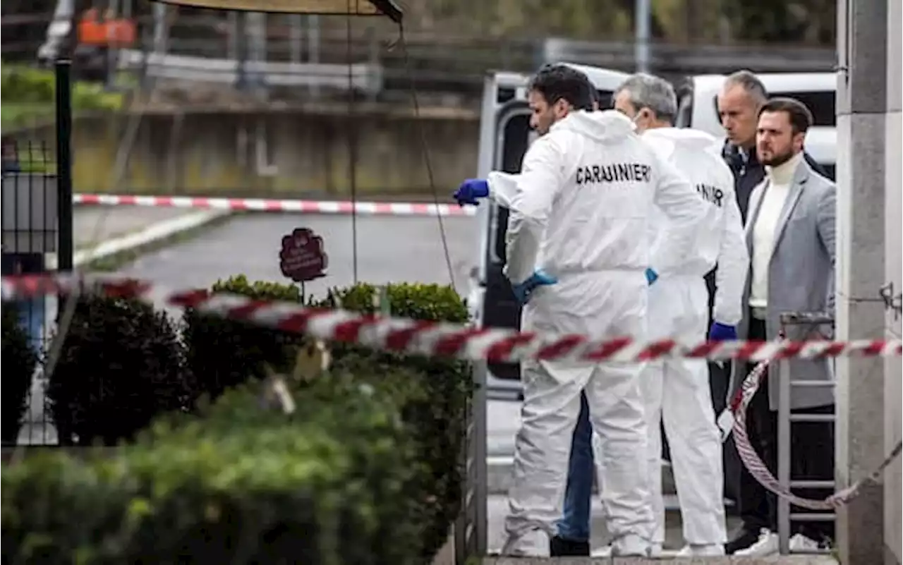 Sparatoria a Roma, le testimonianze: 'Ha urlato vi ammazzo tutti'