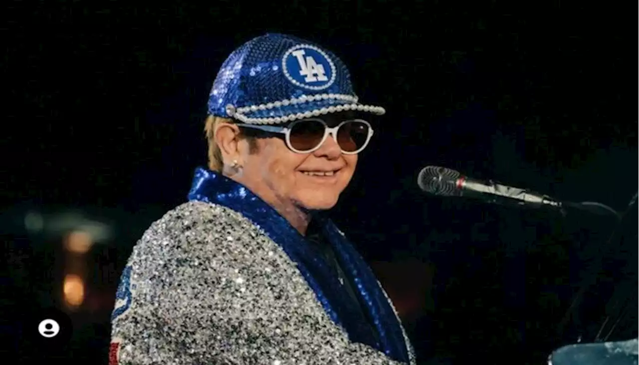 Elton John Umumkan Tak Lagi Menggunakan Twitter