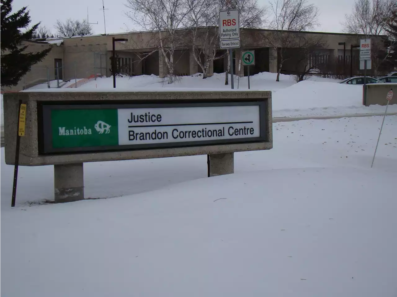 Manitoba inmate allegedly caused mayhem after slipping hand from cuffs following hospital trip