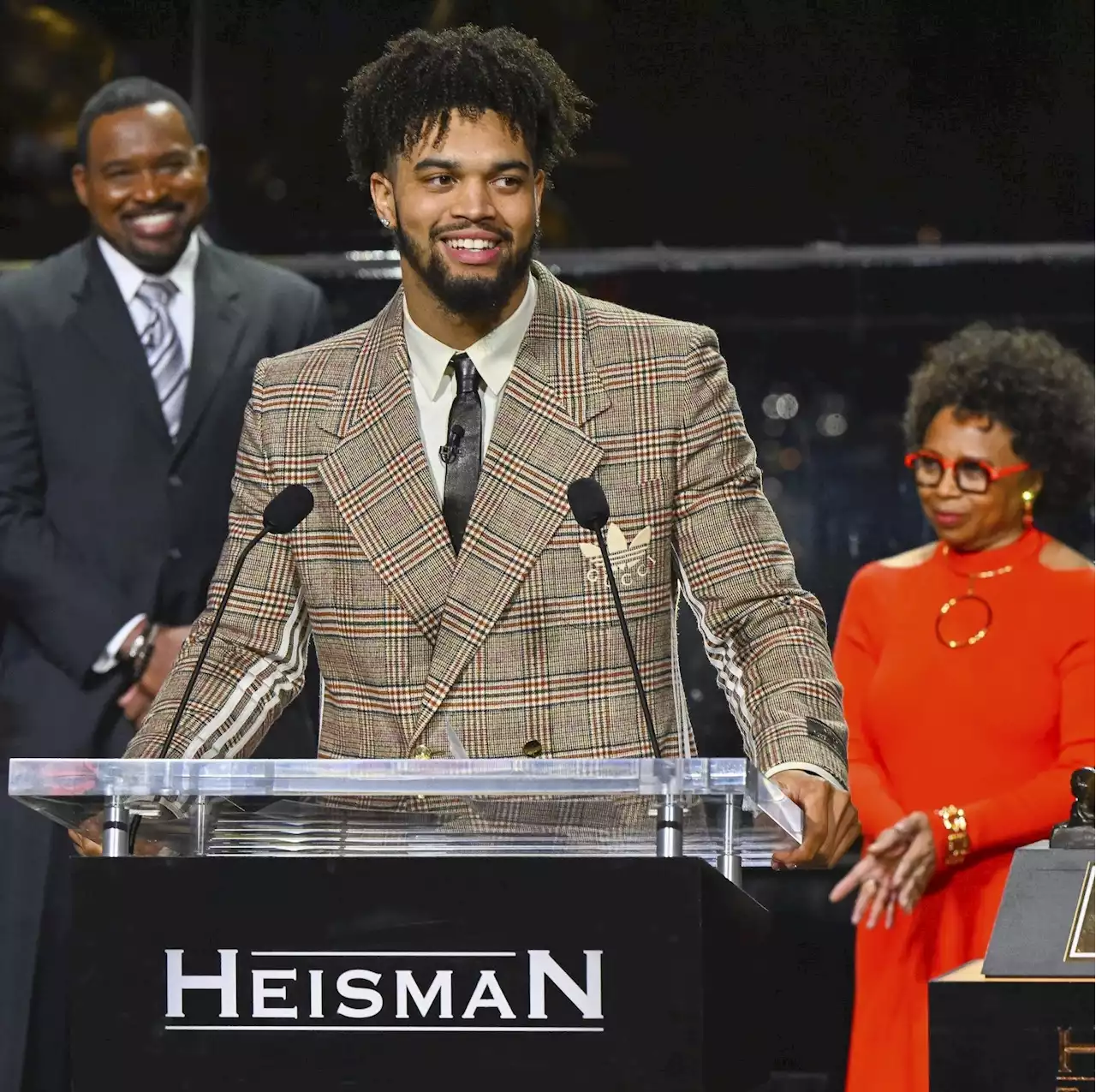 USC's Williams wins Heisman after leading Trojan turnaround