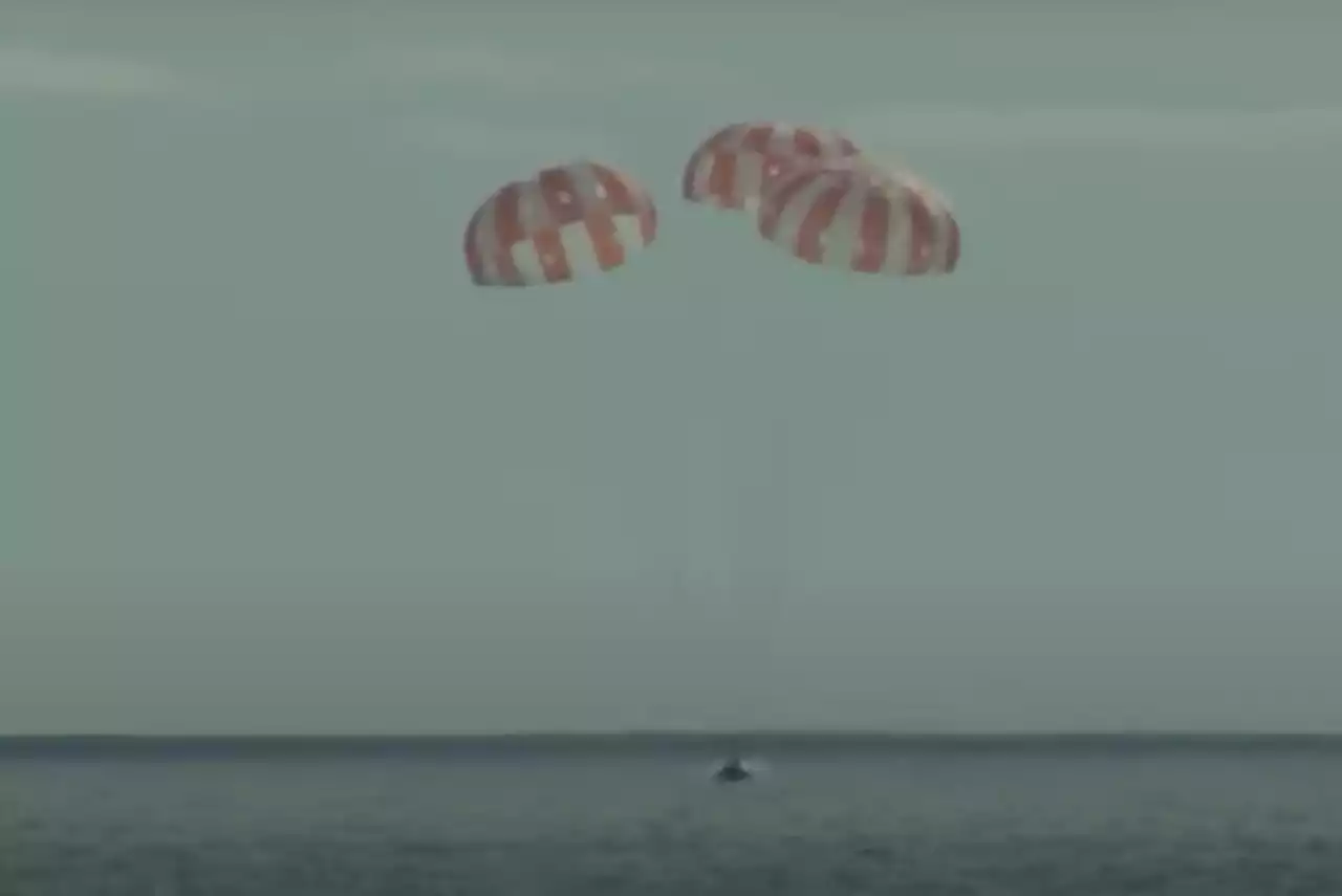 NASA's Orion Spacecraft Splashes Down