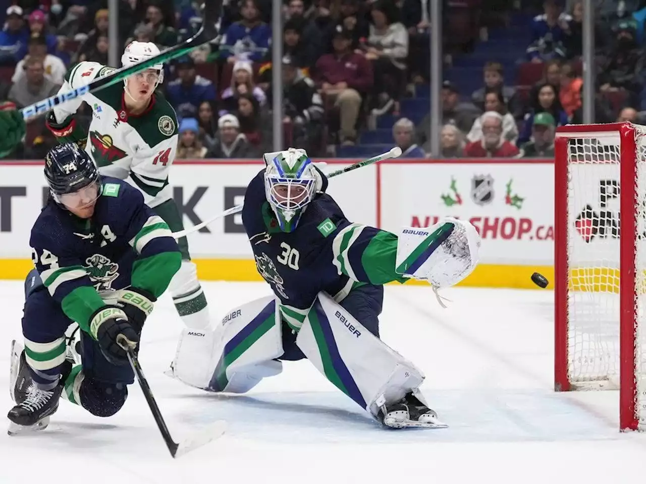 Wild 3, Canucks 0: Minnesota blanks Vancouver's tepid effort, mediocre defence