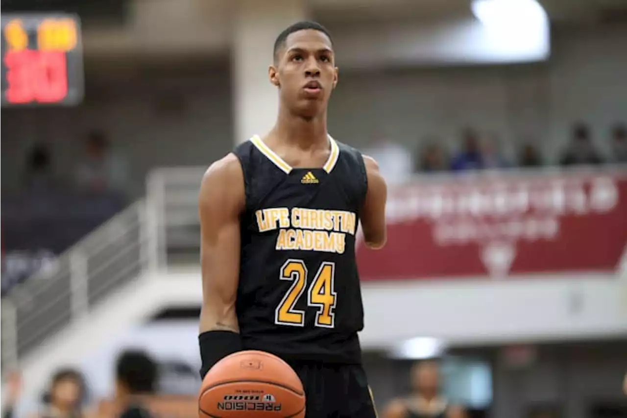 One-armed basketball player for Northwestern St scores first points