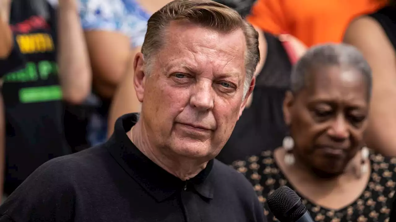 Church officials clear Chicago priest Pfleger of abuse claim