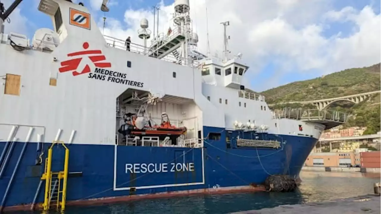 Two aid groups dock rescue vessels with 500 migrants in Italy | CBC News