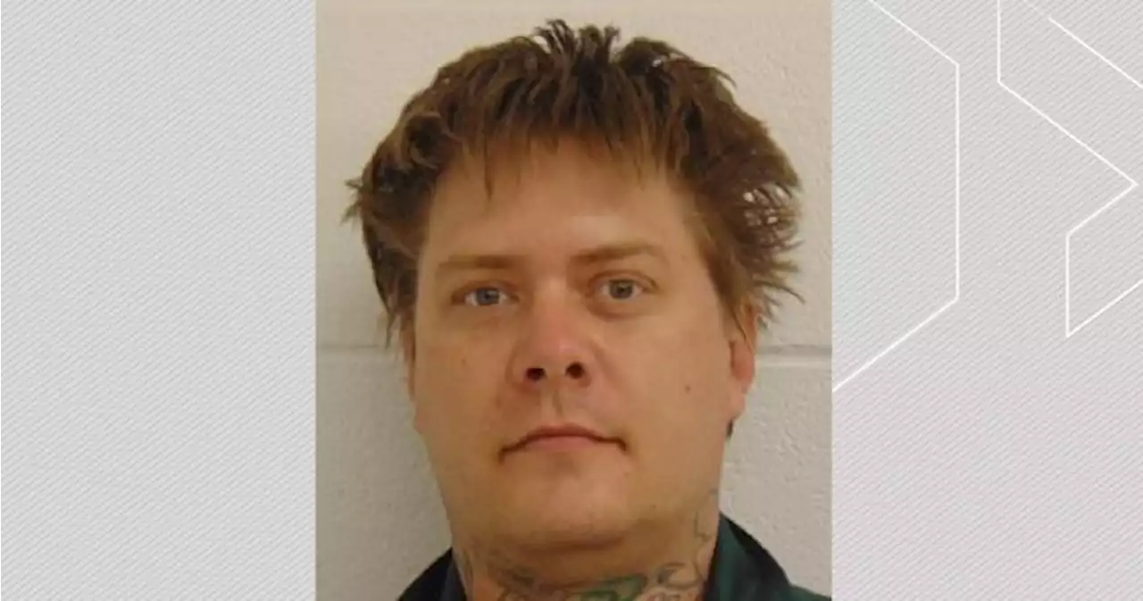 ‘Armed and dangerous’: RCMP seek man wanted for armed robbery in central Alberta | Globalnews.ca