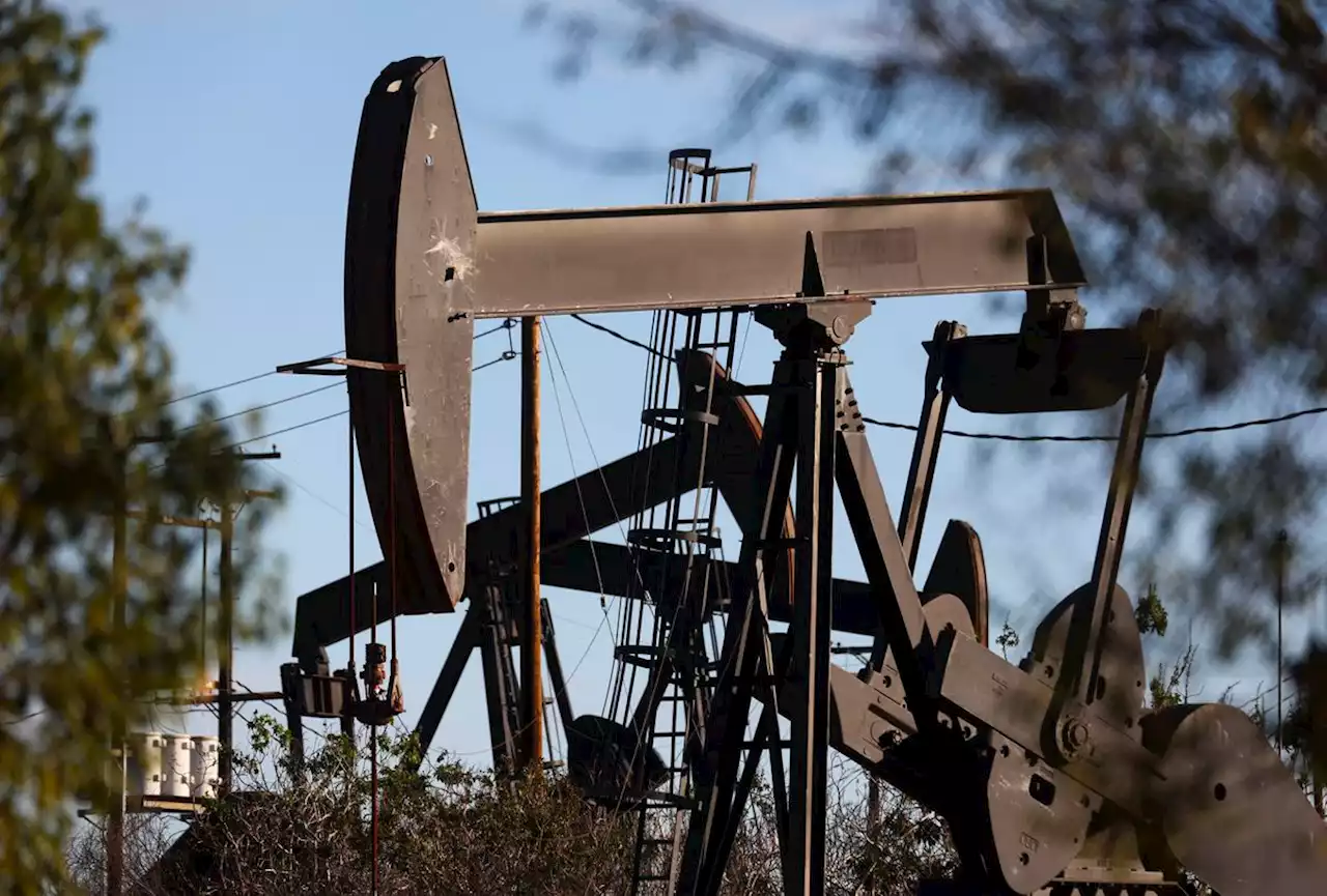 Oil resumes slide as weakening global economy outweighs supply risks