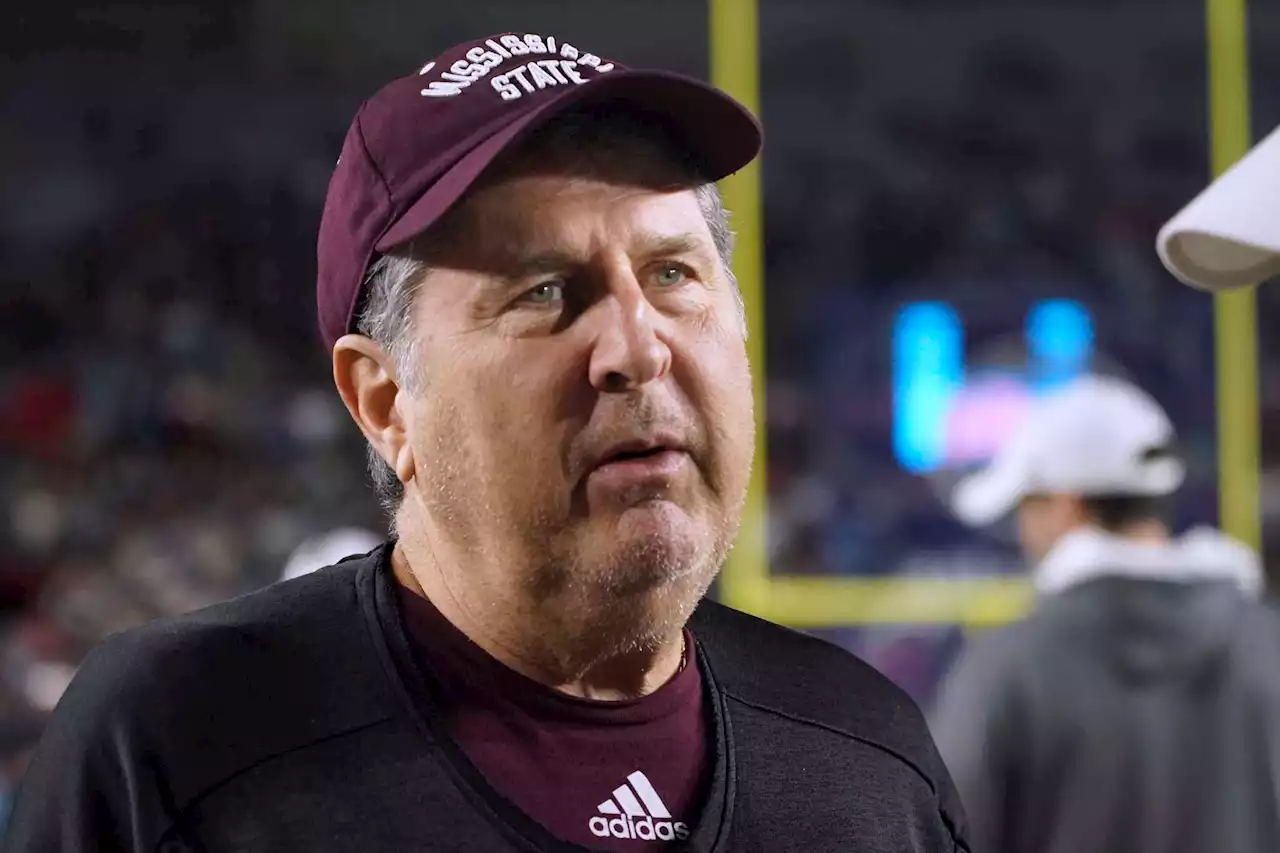 Mississippi State coach Mike Leach airlifted to hospital over medical emergency