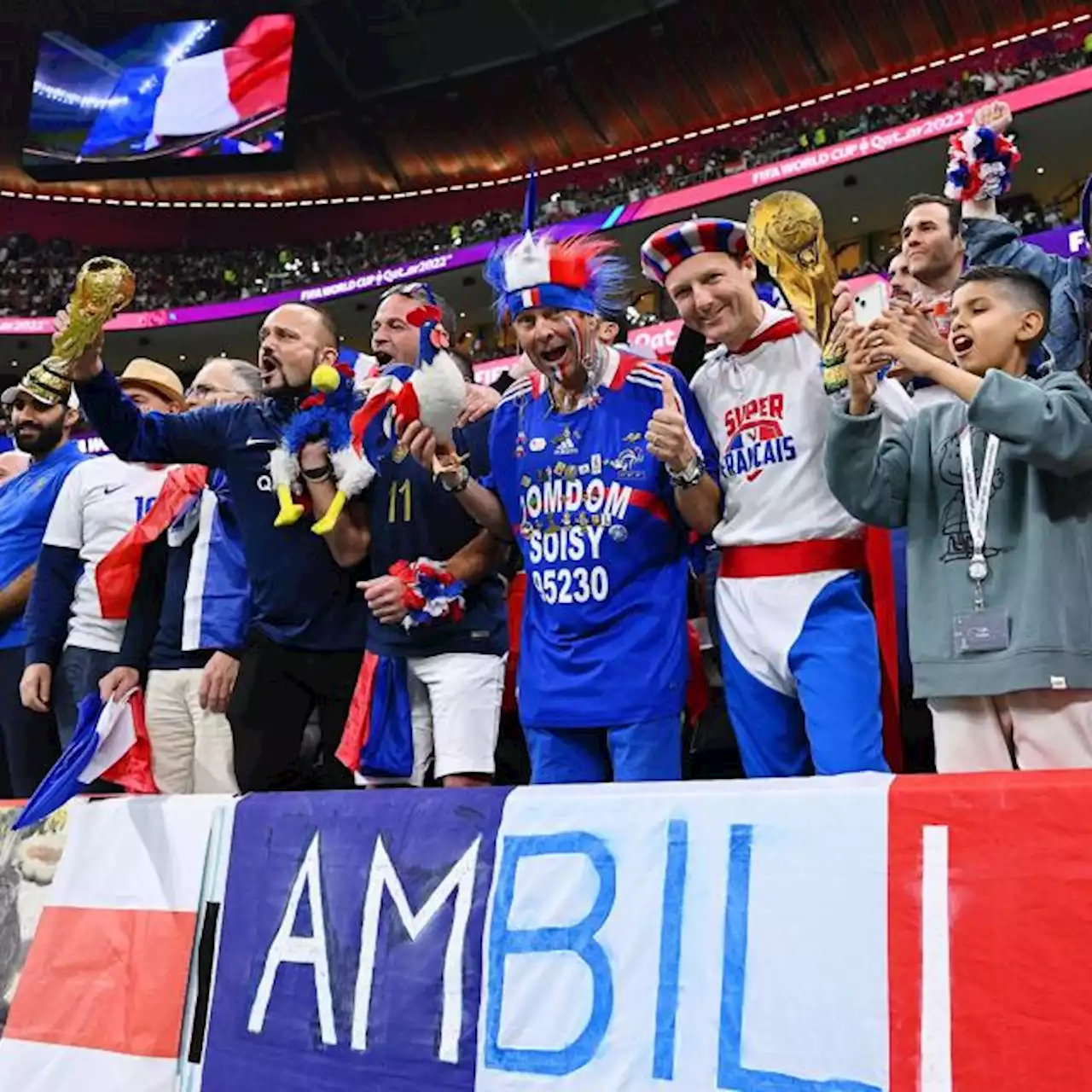 Au Qatar, les supporters des Bleus sur un nuage après la victoire contre l'Angleterre