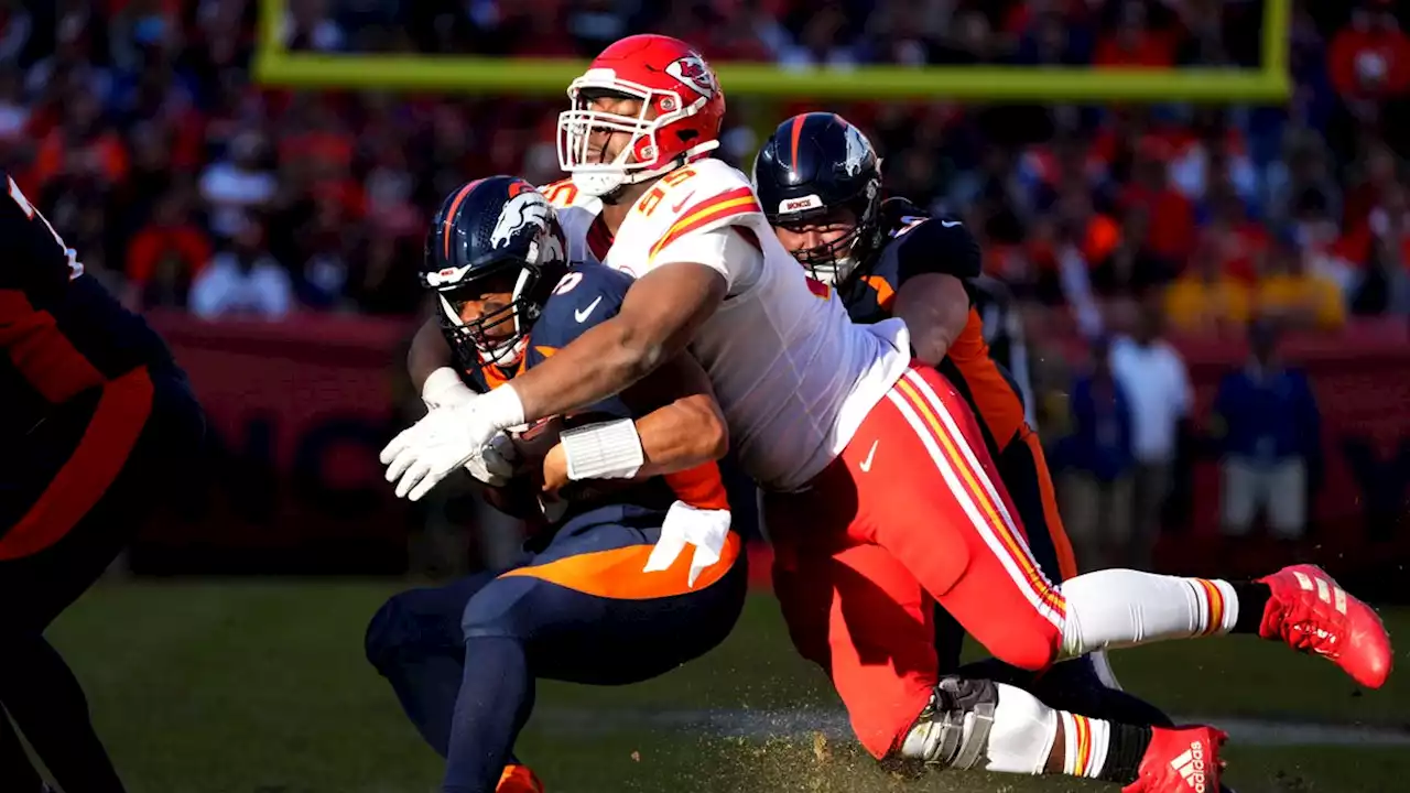 Patrick Mahomes, Chiefs outlast Broncos, who lose Russell Wilson to a concussion