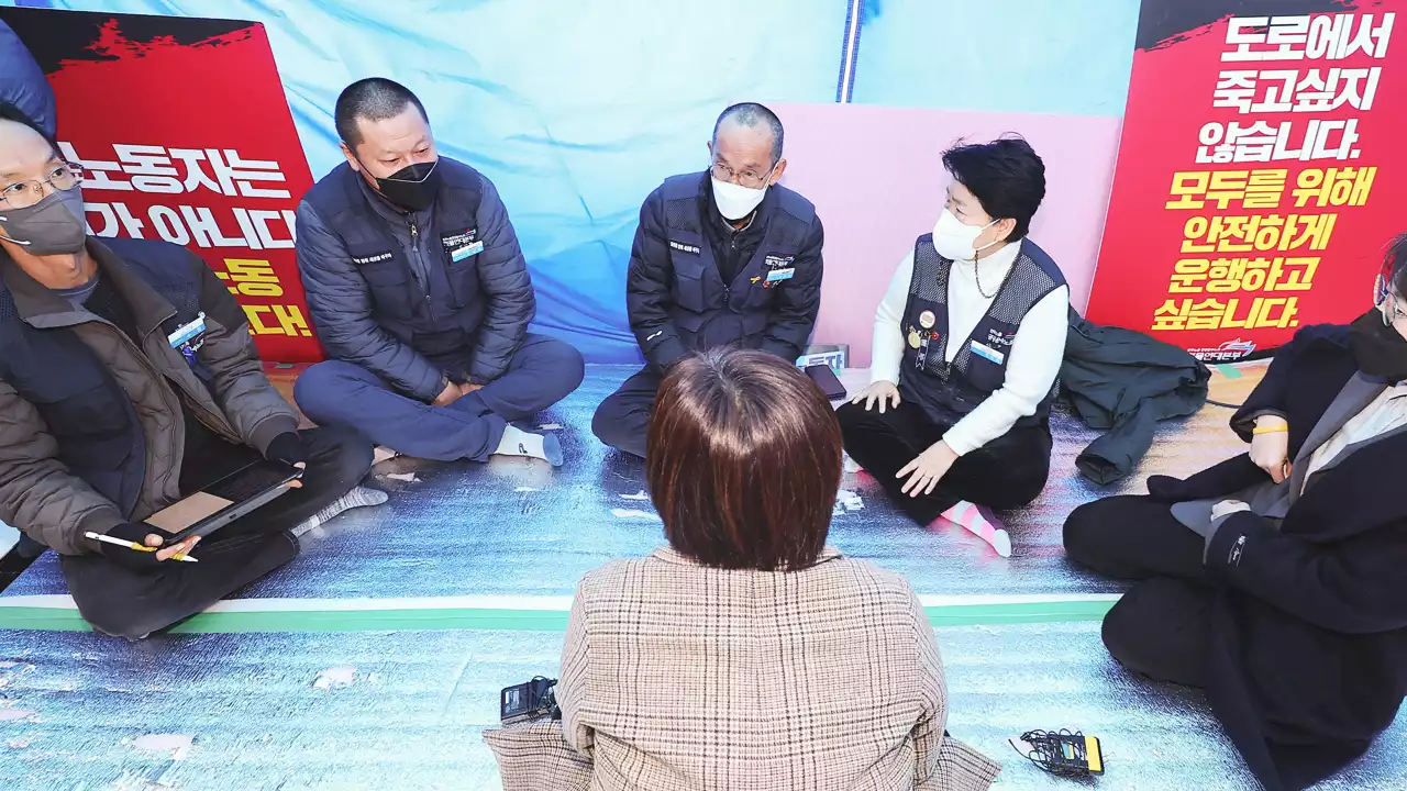 화물연대 위원장 '무기한 단식'...인권위 '곧 의견 표명'