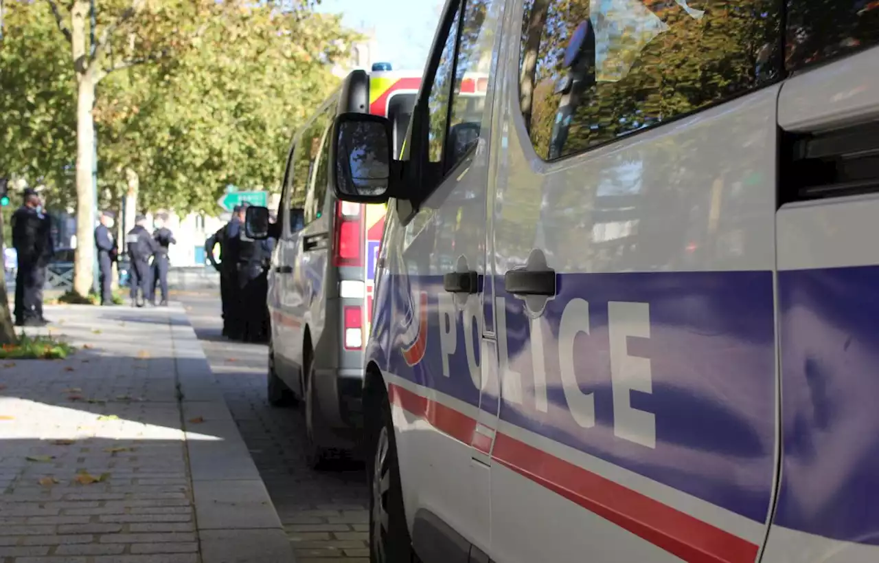 Quatre personnes blessées à l’arme blanche dans un magasin du Nord