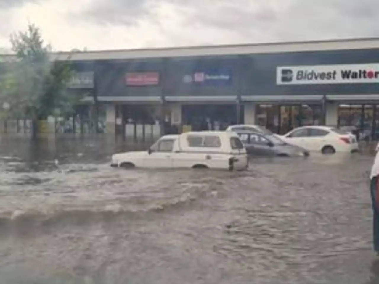 Radical Footage Of Flooding In Western Cape [Videos]