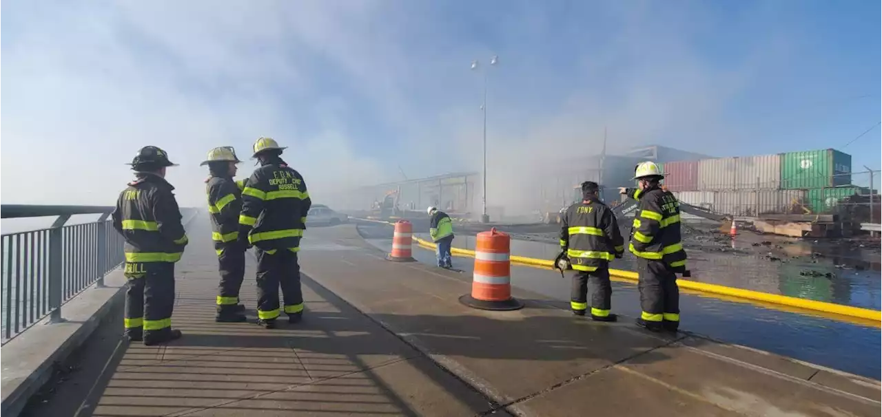 ‘Deep-seated’ Red Hook fire engulfs NYPD warehouse containing ‘biological evidence’, impounded cars • Brooklyn Paper