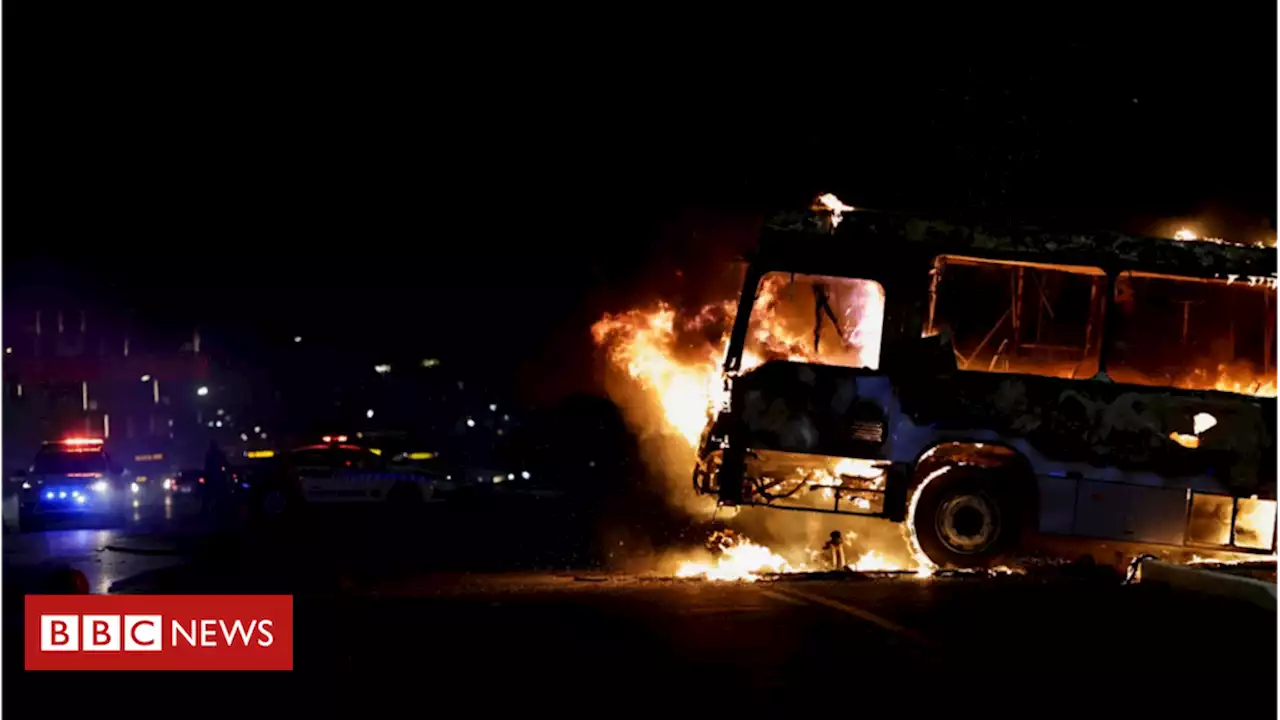 Manifestantes tentam invadir sede da PF após informação sobre prisão de indígena bolsonarista - BBC News Brasil