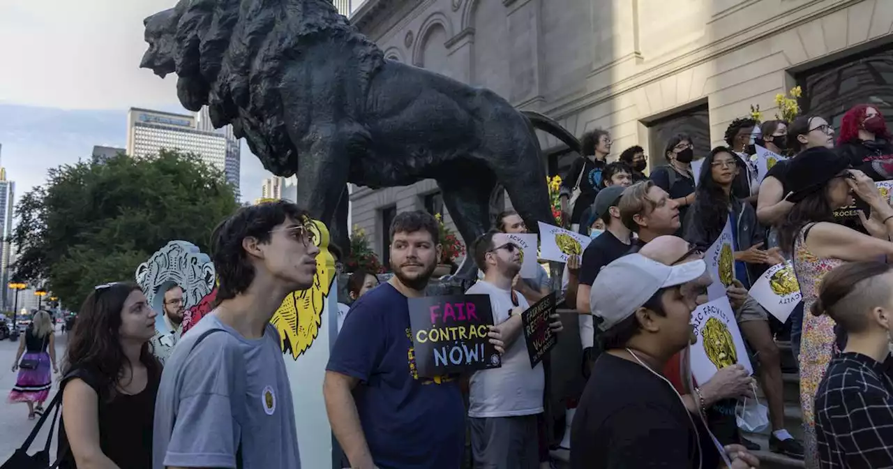 Art Institute union doubles in size as more than 600 nontenured faculty members vote to join