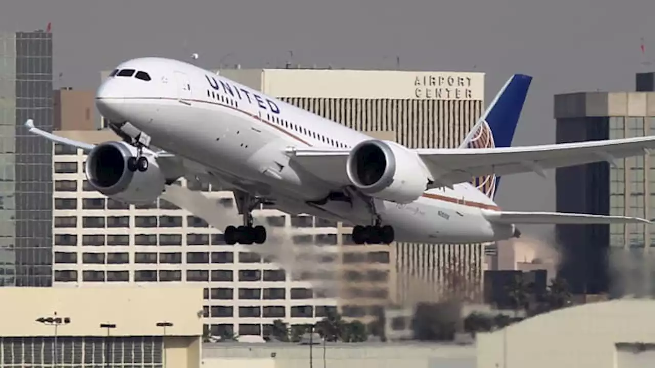 United Airlines is buying at least 100 Boeing Dreamliners to replace aging wide-body jets