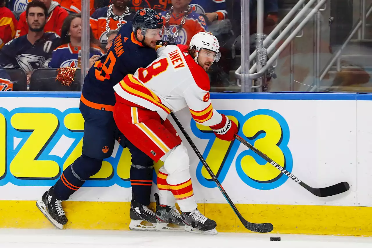 Flames’ Chris Tanev leaves game after taking puck to the head - Daily Faceoff