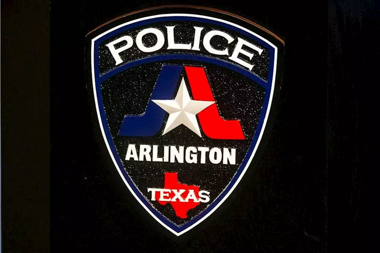 Man fatally shot at Arlington restaurant parking lot, police say