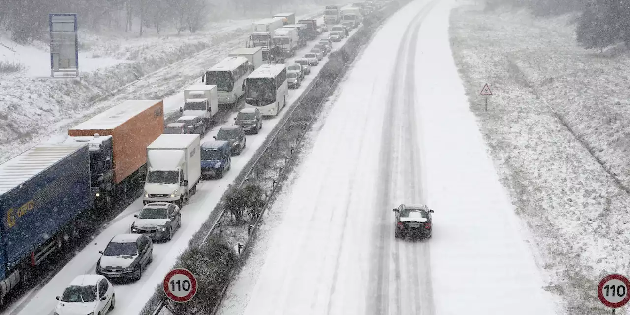 Alerte à la neige : les Franciliens appelés à limiter leurs déplacements mercredi