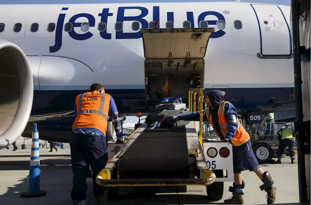 JetBlue warns December travel demand falls below expectations