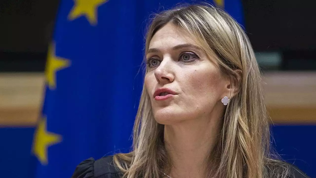 Scandale de corruption au Parlement européen : Eva Kaili privée de sa fonction de vice-présidente