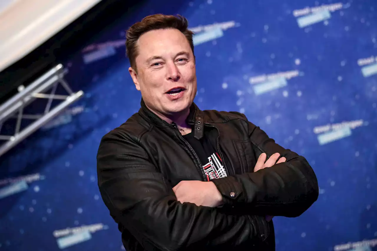 Elon Musk booed onstage at Dave Chappelle show, blames ‘offended unhinged leftists’