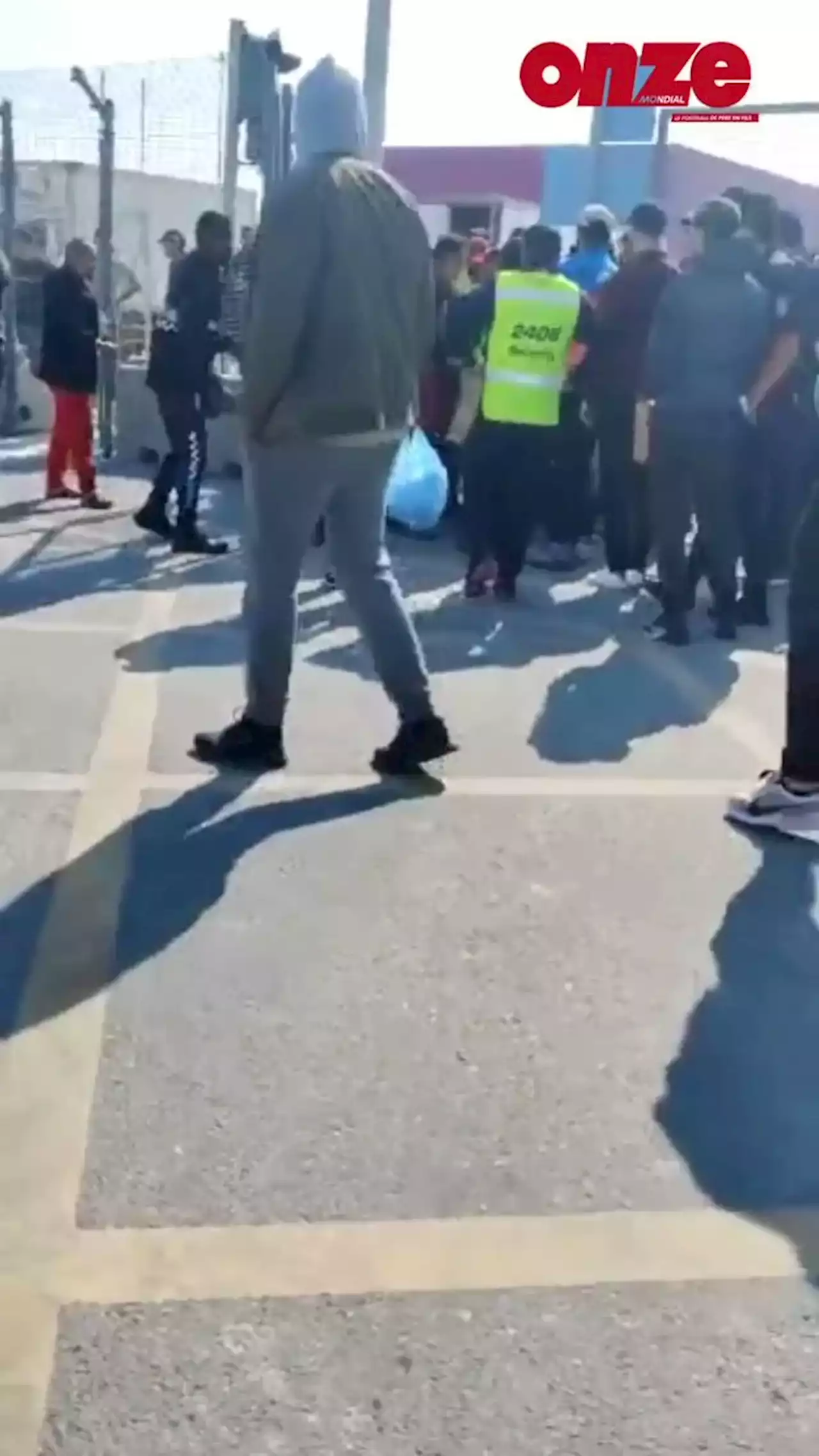 France - Maroc : tension pour la distribution des places, bagarre et intervention musclée de la police !