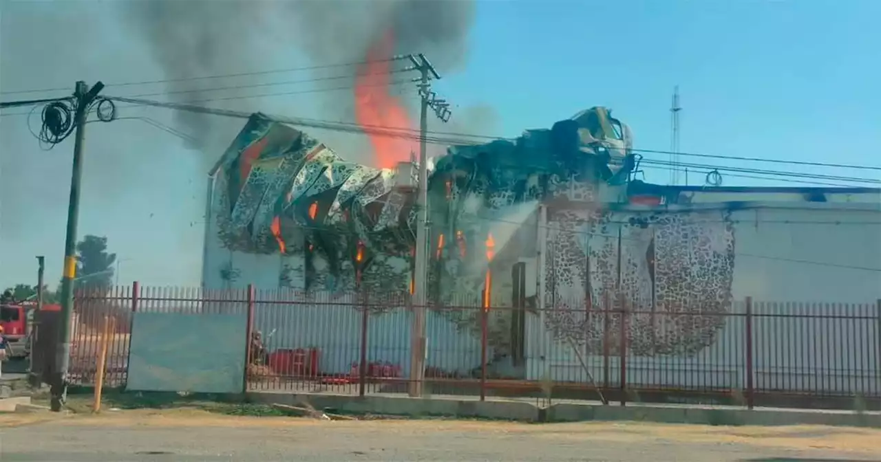 Incendio en empresa de reciclaje desata caos en la Irapuato-Abasolo